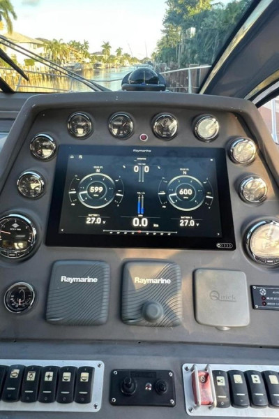 2013 52' 4" AZIMUT YACHTS