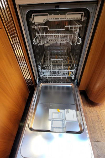 2017 55' 0" SUNSEEKER