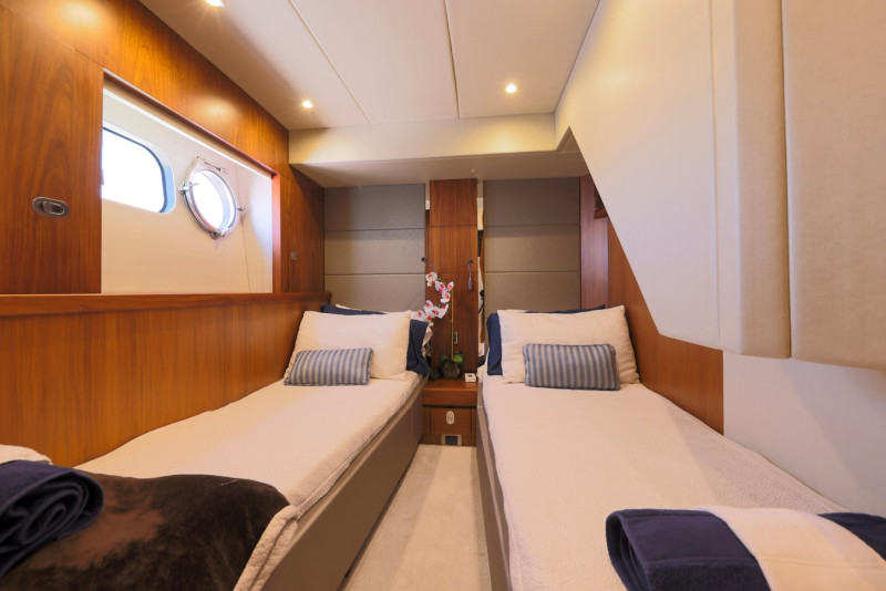 2017 55' 0" SUNSEEKER