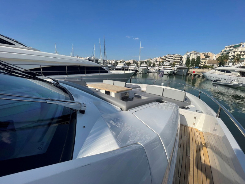 76 YACHT 2019 77' 5" SUNSEEKER