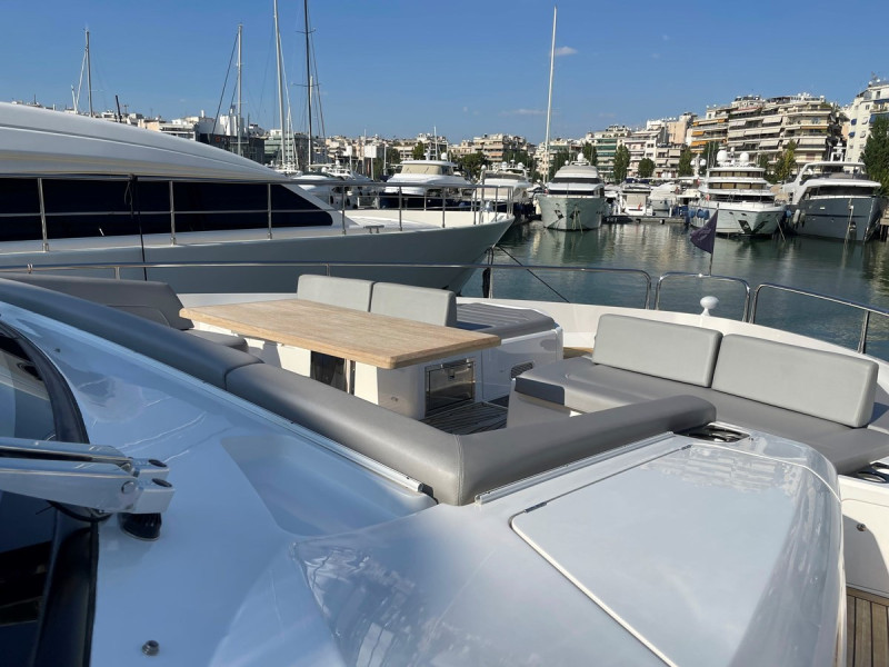 76 YACHT 2019 77' 5" SUNSEEKER