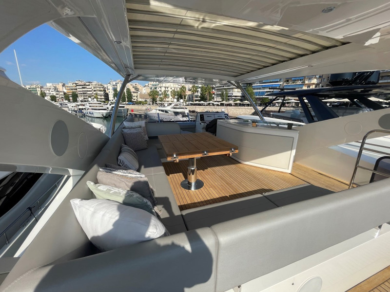 76 YACHT 2019 77' 5" SUNSEEKER