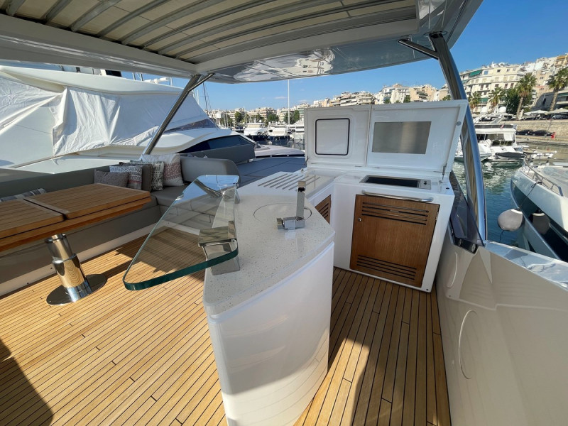 76 YACHT 2019 77' 5" SUNSEEKER