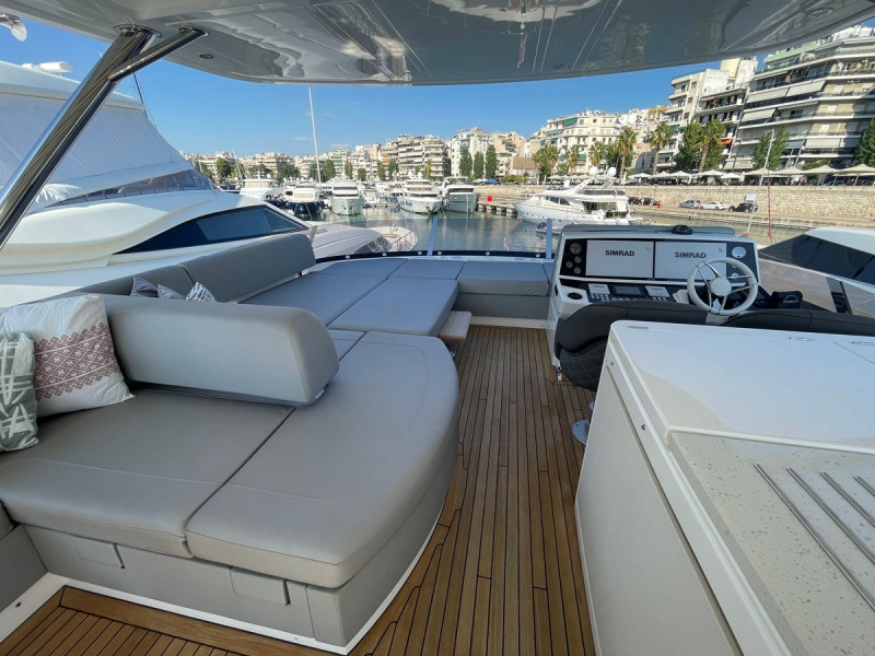 76 YACHT 2019 77' 5" SUNSEEKER
