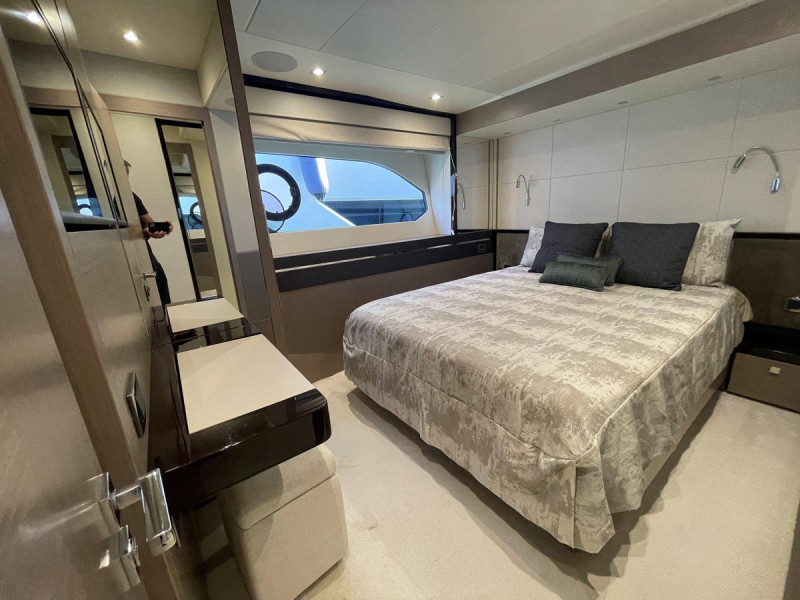 76 YACHT 2019 77' 5" SUNSEEKER