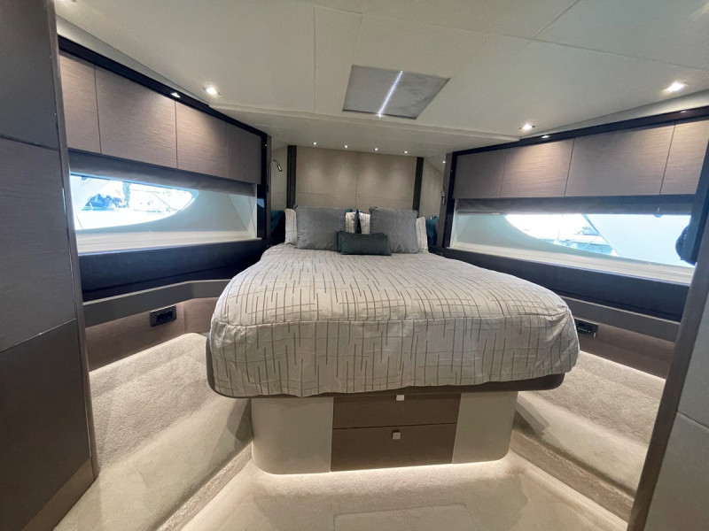 76 YACHT 2019 77' 5" SUNSEEKER