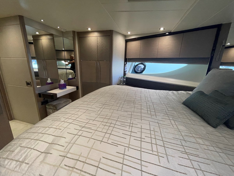 76 YACHT 2019 77' 5" SUNSEEKER