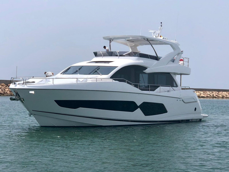 76 YACHT 2019 77' 5" SUNSEEKER