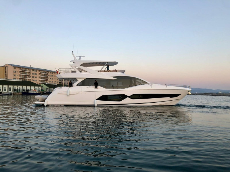 76 YACHT 2019 77' 5" SUNSEEKER