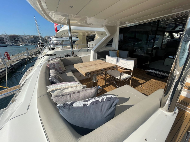 76 YACHT 2019 77' 5" SUNSEEKER