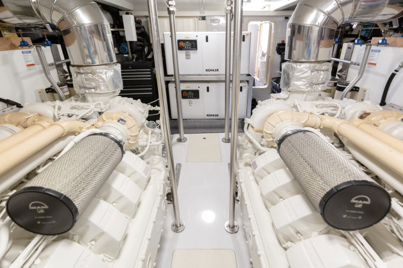 AZIMUT 72 FLYBRIDGE 2020 74' 3" AZIMUT YACHTS