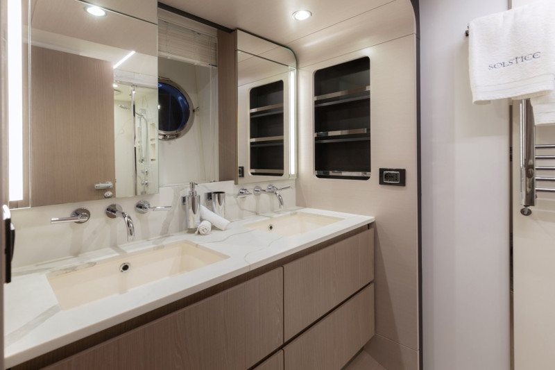 AZIMUT 72 FLYBRIDGE 2020 74' 3" AZIMUT YACHTS