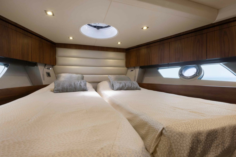 2017 51' 8" SUNSEEKER