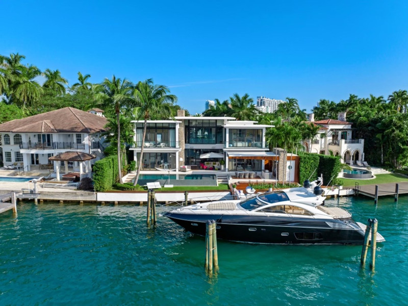 PREDATOR 60 2010 60' 0" SUNSEEKER