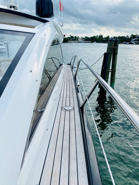 PREDATOR 60 2010 60' 0" SUNSEEKER