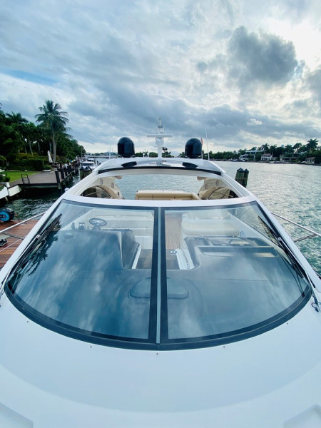 PREDATOR 60 2010 60' 0" SUNSEEKER