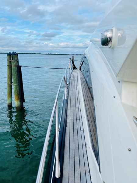 PREDATOR 60 2010 60' 0" SUNSEEKER