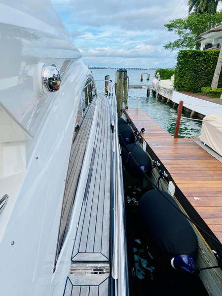 PREDATOR 60 2010 60' 0" SUNSEEKER