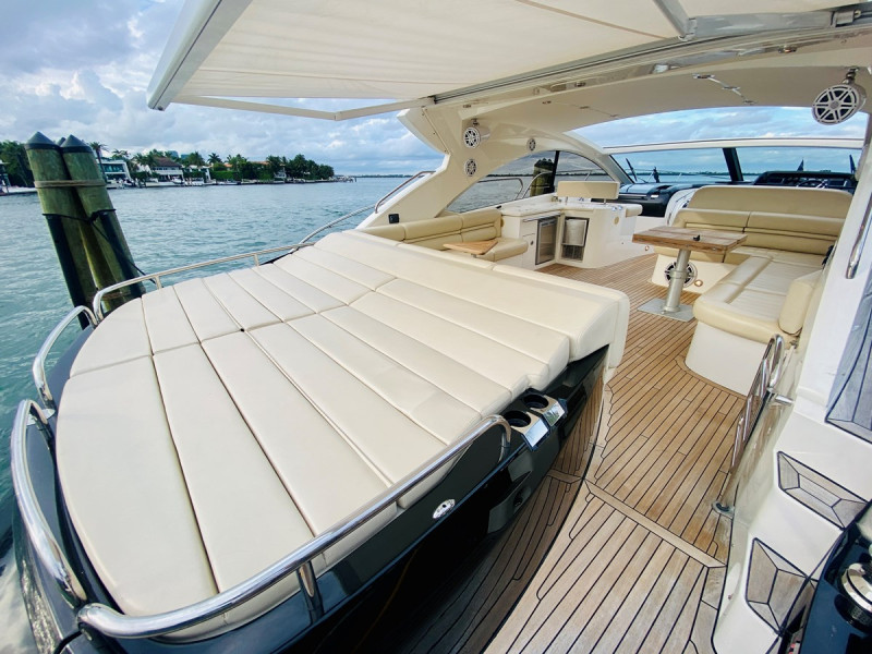 PREDATOR 60 2010 60' 0" SUNSEEKER