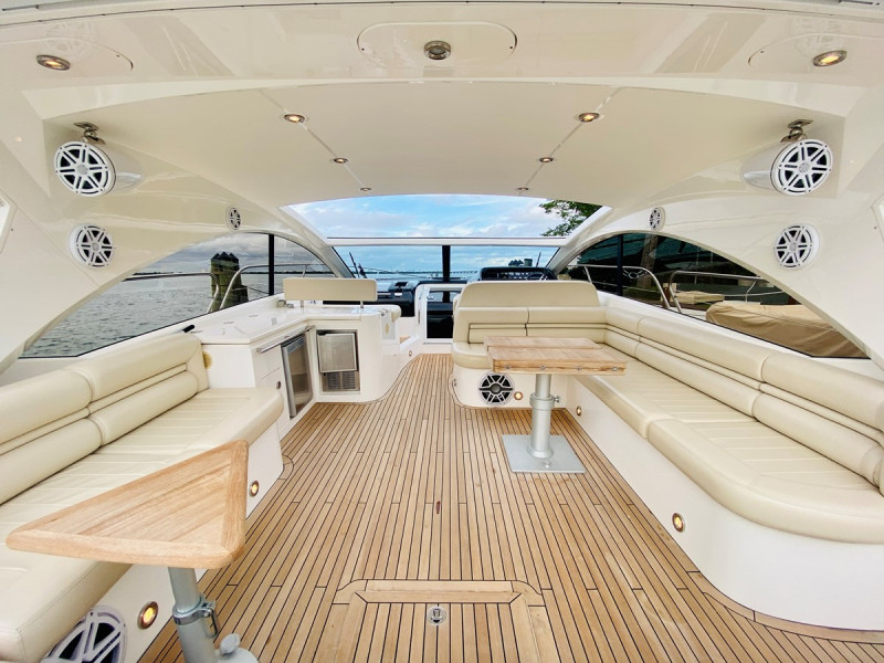 PREDATOR 60 2010 60' 0" SUNSEEKER