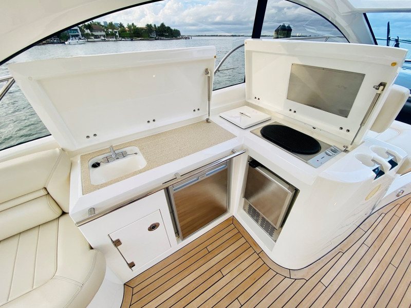 PREDATOR 60 2010 60' 0" SUNSEEKER