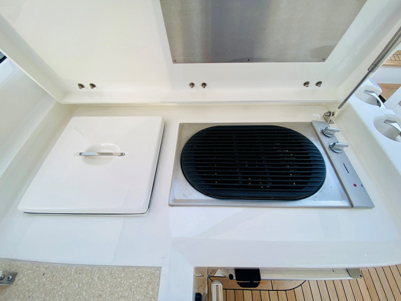 PREDATOR 60 2010 60' 0" SUNSEEKER