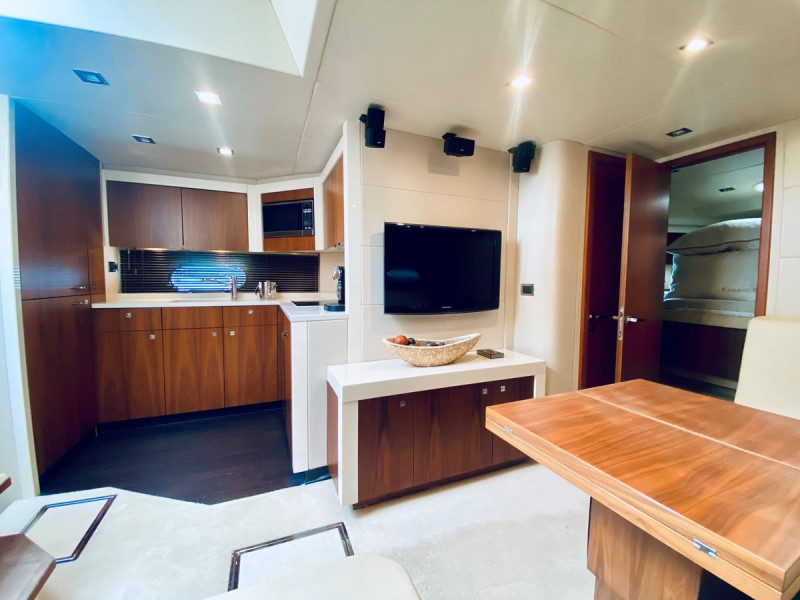 PREDATOR 60 2010 60' 0" SUNSEEKER