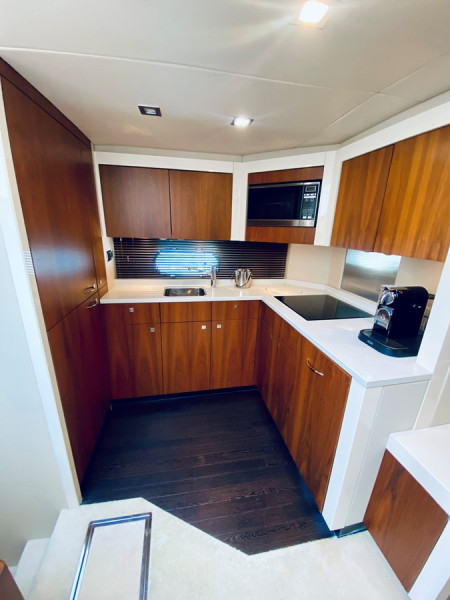 PREDATOR 60 2010 60' 0" SUNSEEKER