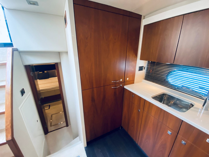 PREDATOR 60 2010 60' 0" SUNSEEKER