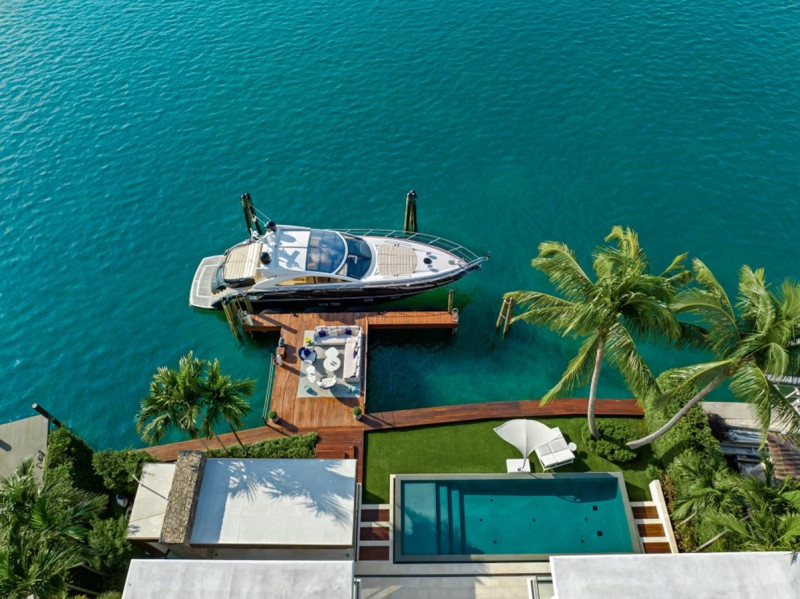 PREDATOR 60 2010 60' 0" SUNSEEKER