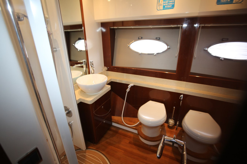 2010 62' 0" PRINCESS YACHTS