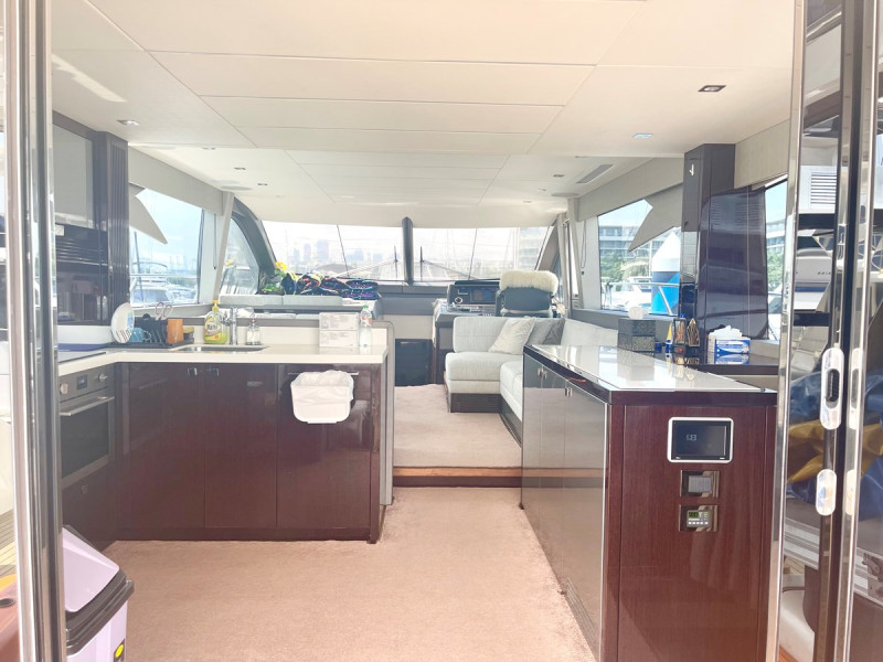 MANHATTAN 66 2019 68' 3" SUNSEEKER