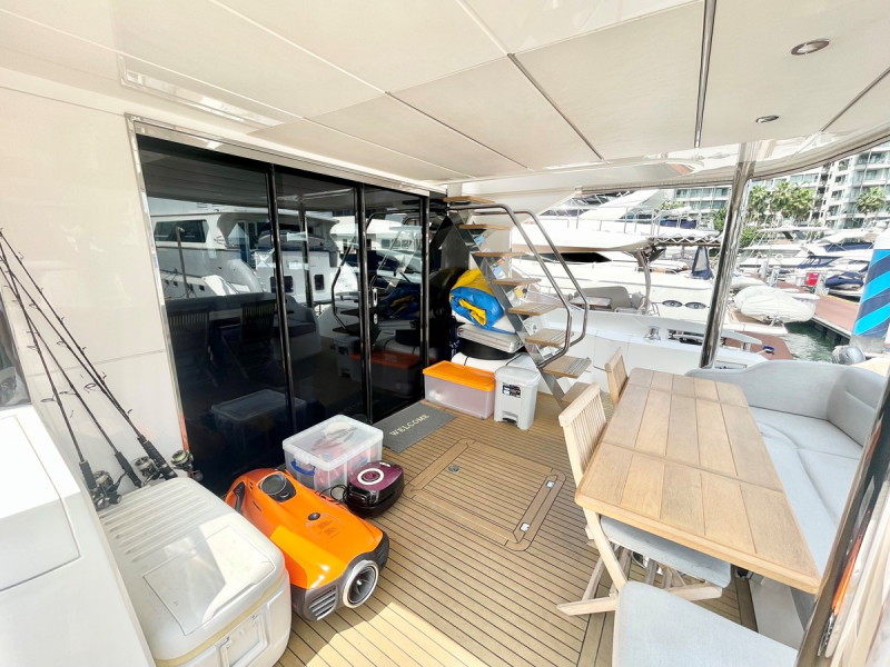MANHATTAN 66 2019 68' 3" SUNSEEKER