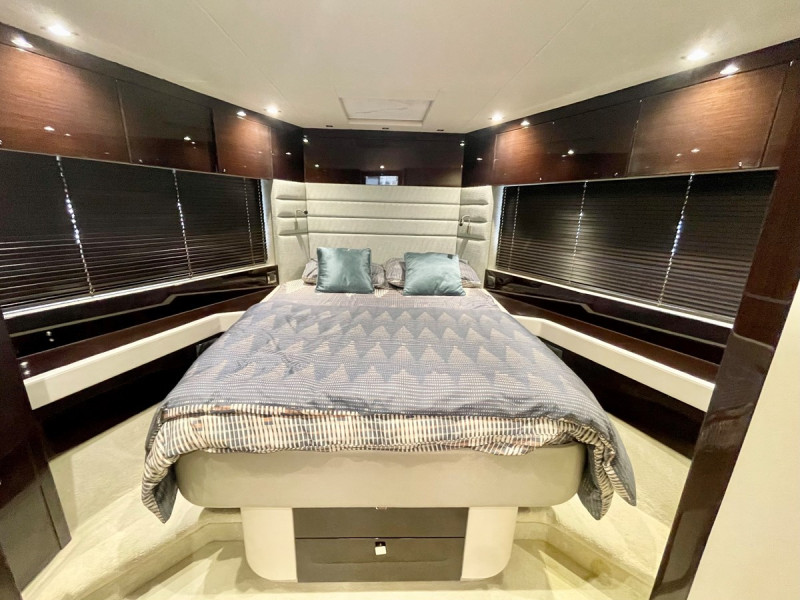 MANHATTAN 66 2019 68' 3" SUNSEEKER