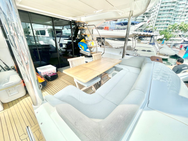 MANHATTAN 66 2019 68' 3" SUNSEEKER