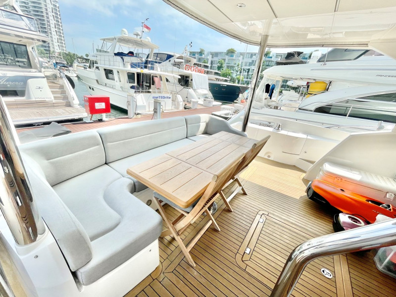 MANHATTAN 66 2019 68' 3" SUNSEEKER