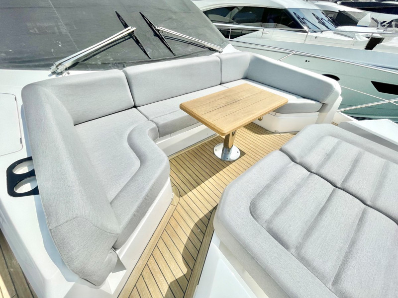 MANHATTAN 66 2019 68' 3" SUNSEEKER