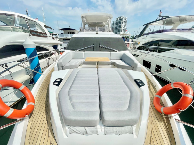 MANHATTAN 66 2019 68' 3" SUNSEEKER