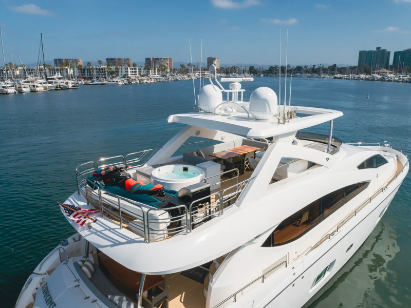 88 2011 88' 0" SUNSEEKER