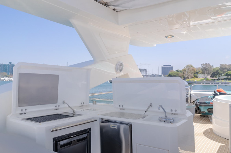 88 2011 88' 0" SUNSEEKER