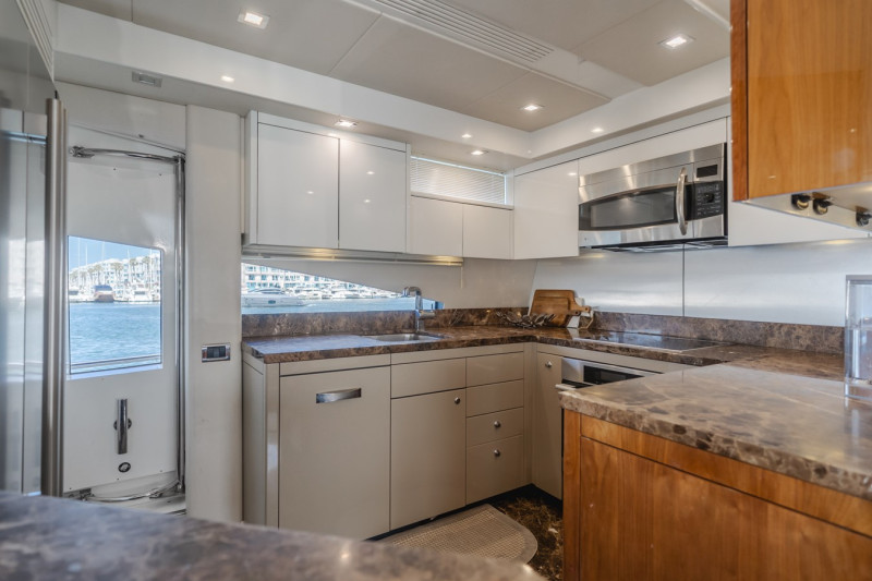 88 2011 88' 0" SUNSEEKER