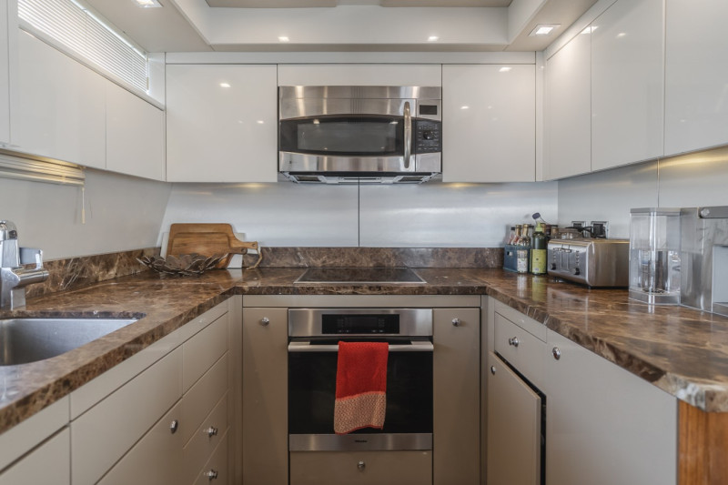 88 2011 88' 0" SUNSEEKER