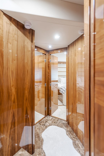 88 2011 88' 0" SUNSEEKER