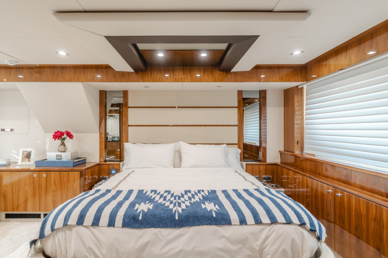 88 2011 88' 0" SUNSEEKER