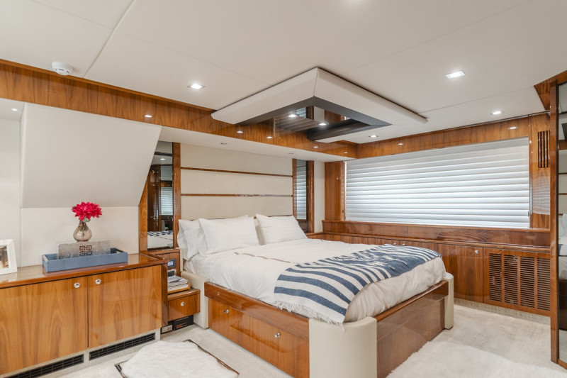 88 2011 88' 0" SUNSEEKER