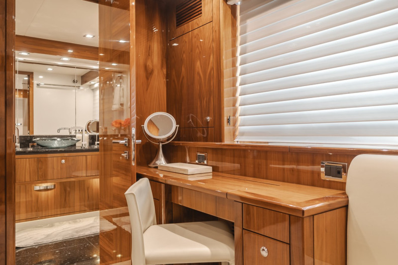 88 2011 88' 0" SUNSEEKER