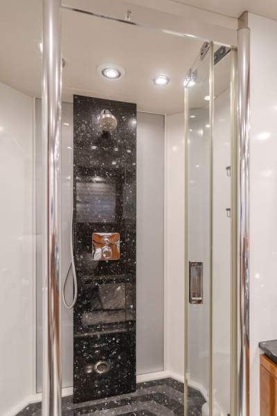 88 2011 88' 0" SUNSEEKER