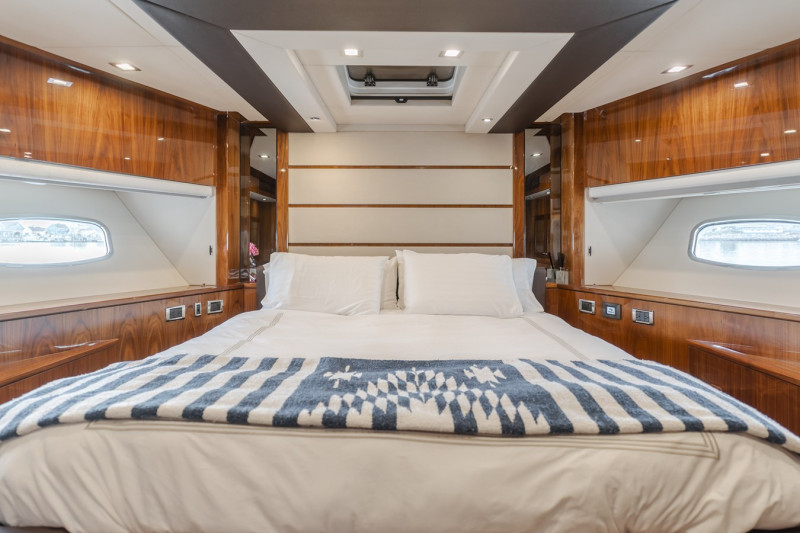 88 2011 88' 0" SUNSEEKER