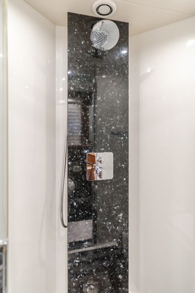 88 2011 88' 0" SUNSEEKER