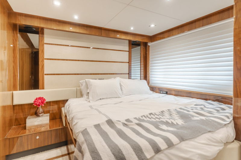 88 2011 88' 0" SUNSEEKER